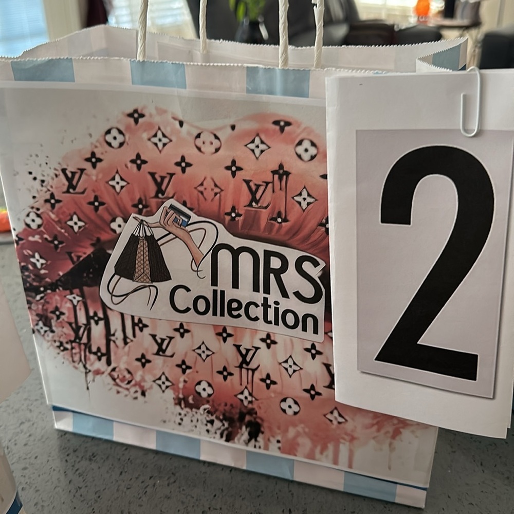 MRS B ๐๐๐น๐๐๏ธ - Picture 4 of 4